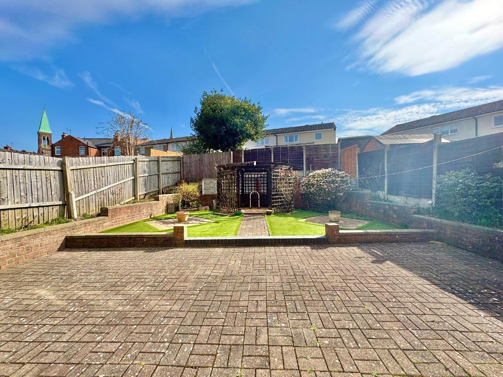 3 Bedroom Detached for Sale in Wednesbury, WS10 9PG