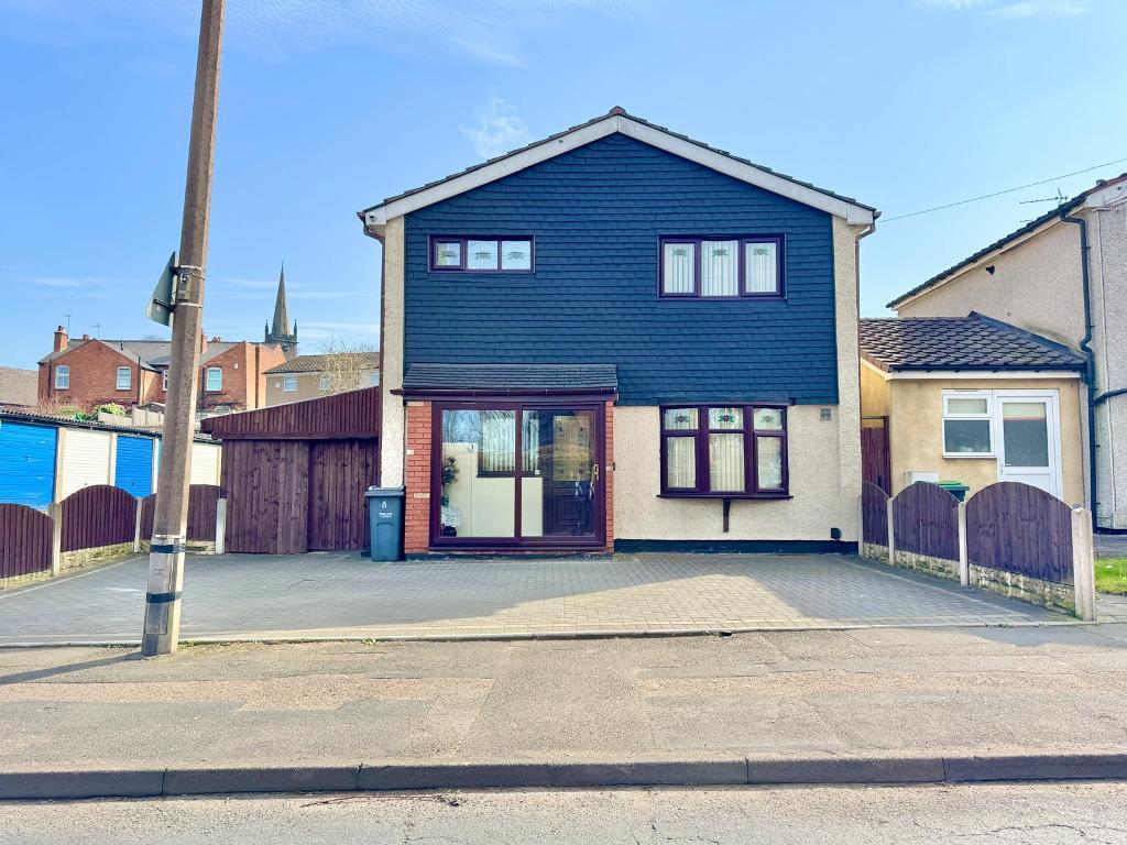 3 Bedroom Detached for Sale in Wednesbury, WS10 9PG