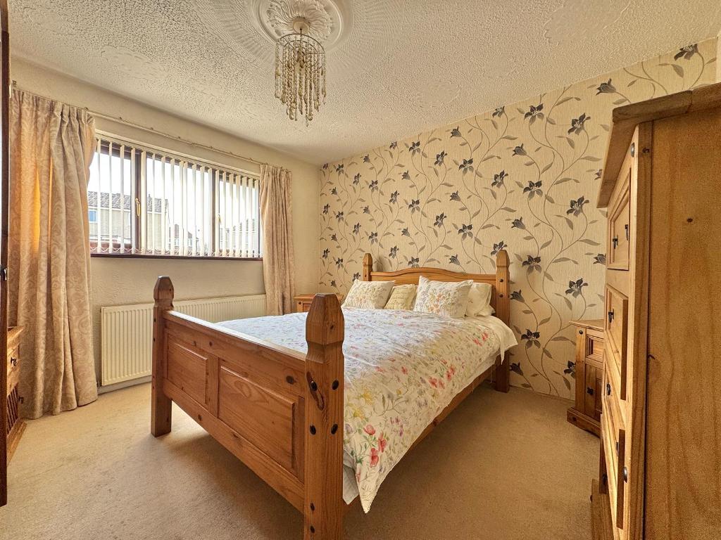 3 Bedroom Detached for Sale in Wednesbury, WS10 9PG