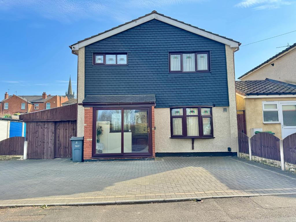 3 Bedroom Detached for Sale in Wednesbury, WS10 9PG