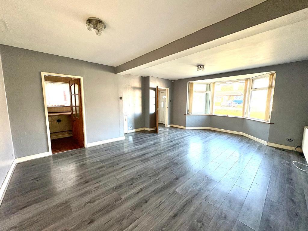 3 Bedroom Semi-Detached for Sale in West Bromwich, B71 3NQ