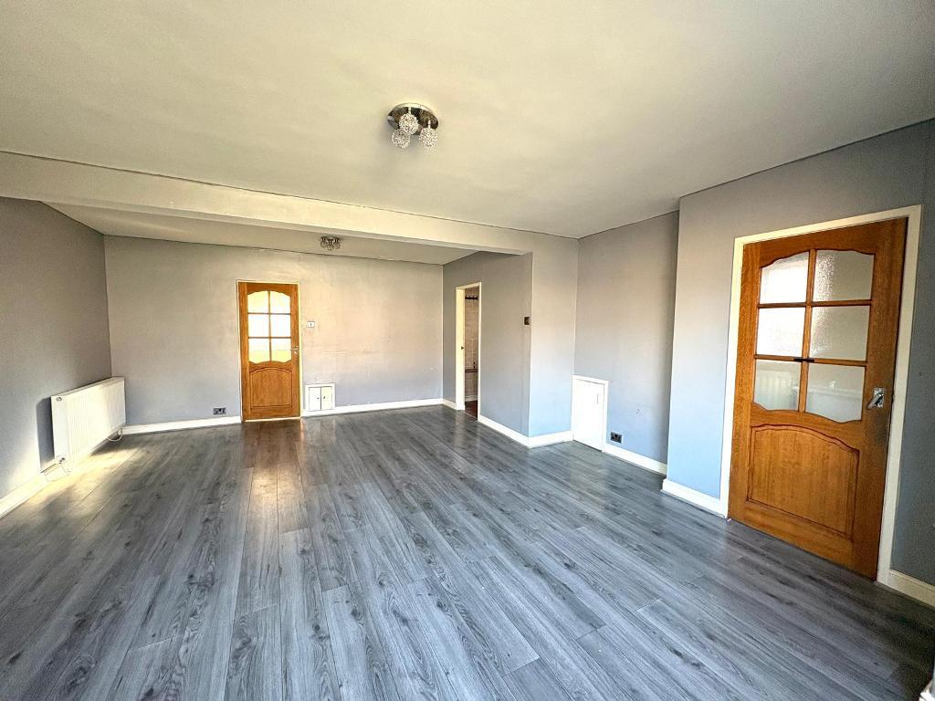 3 Bedroom Semi-Detached for Sale in West Bromwich, B71 3NQ