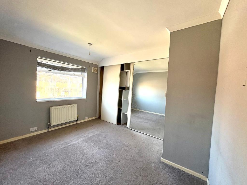 3 Bedroom Semi-Detached for Sale in West Bromwich, B71 3NQ