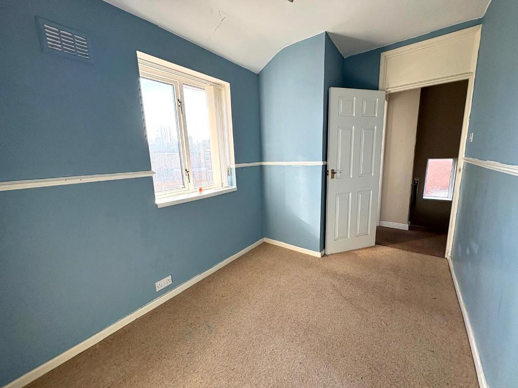 3 Bedroom Semi-Detached for Sale in West Bromwich, B71 3NQ