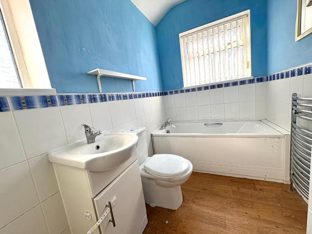 3 Bedroom Semi-Detached for Sale in West Bromwich, B71 3NQ