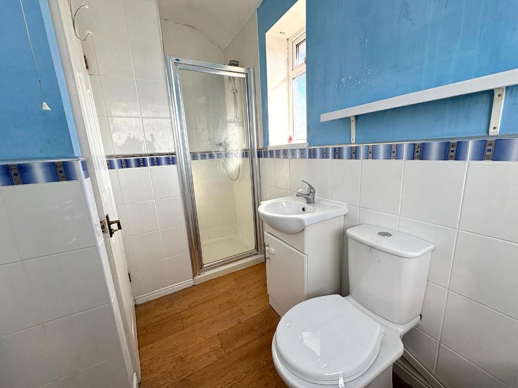 3 Bedroom Semi-Detached for Sale in West Bromwich, B71 3NQ