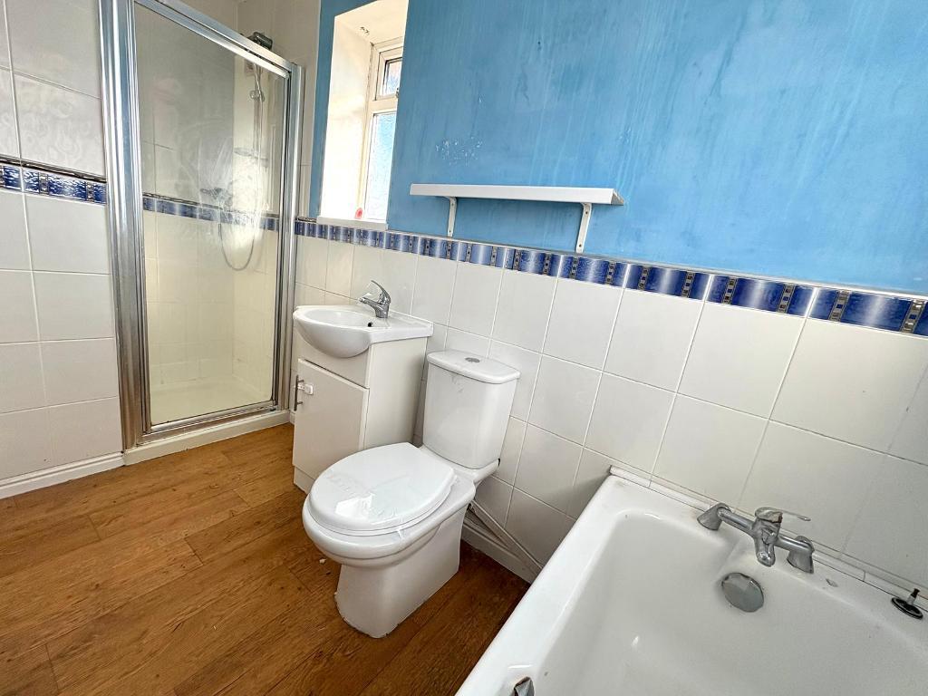 3 Bedroom Semi-Detached for Sale in West Bromwich, B71 3NQ
