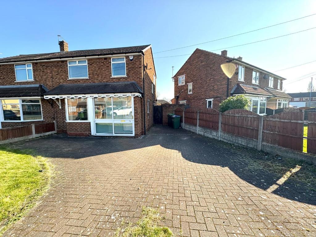 3 Bedroom Semi-Detached for Sale in West Bromwich, B71 3NQ
