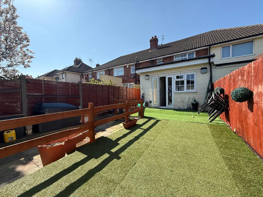 3 Bedroom Terraced for Sale in West Bromwich, B71 3HE