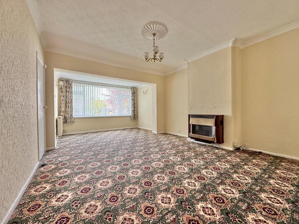 2 Bedroom Semi Detached Bungalow for Sale in Birmingham, B43 5BT