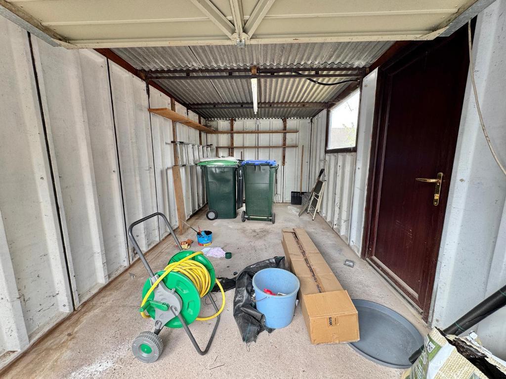 2 Bedroom Semi Detached Bungalow for Sale in Birmingham, B43 5BT