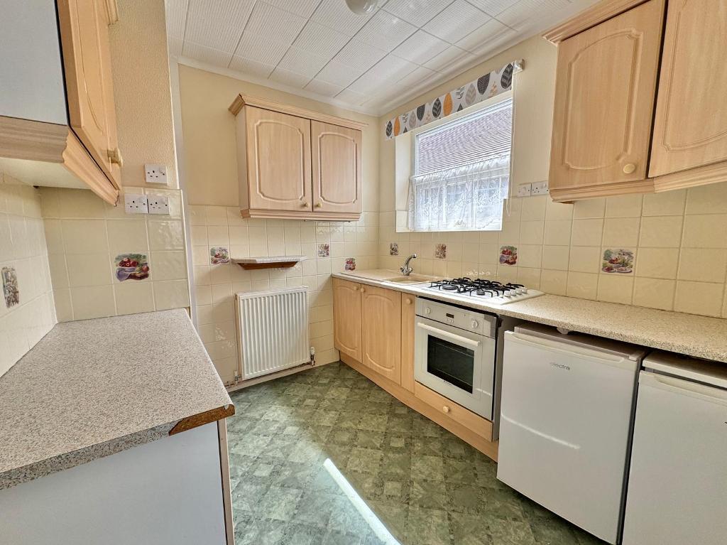 2 Bedroom Semi Detached Bungalow for Sale in Birmingham, B43 5BT