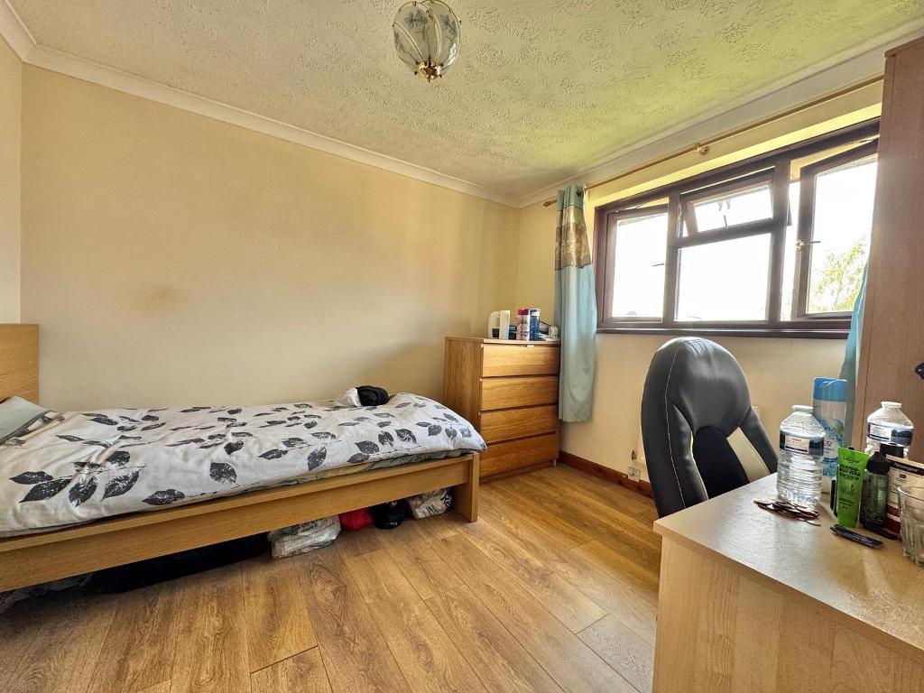 3 Bedroom Semi-Detached for Sale in West Bromwich, B71 1EF