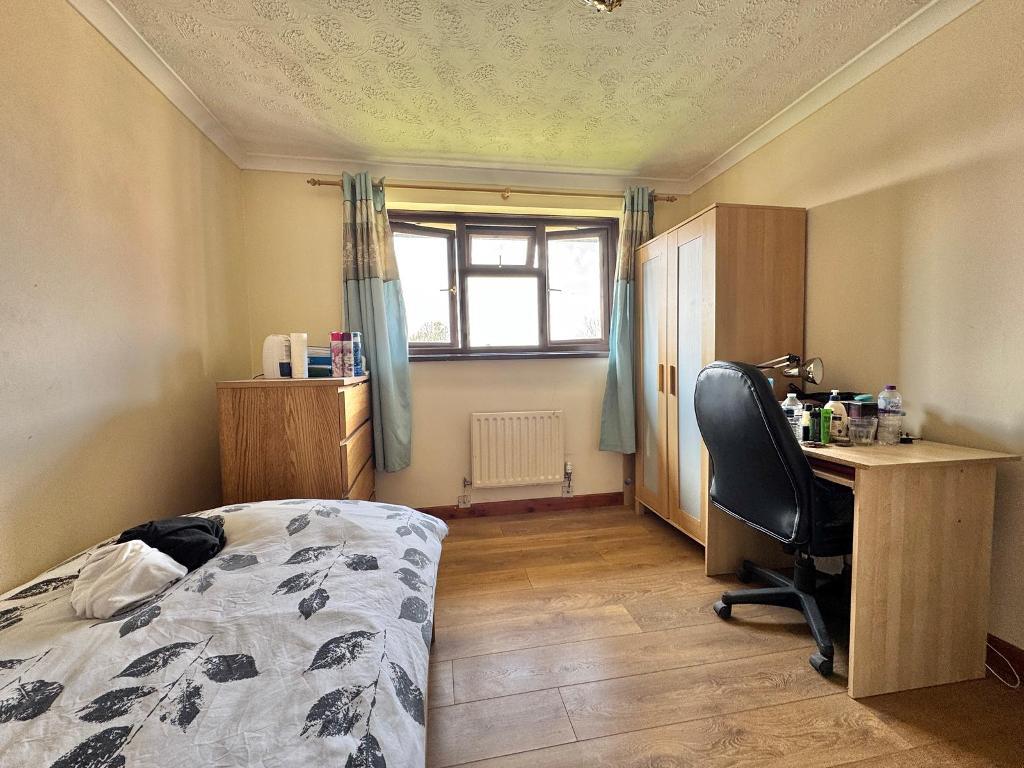 3 Bedroom Semi-Detached for Sale in West Bromwich, B71 1EF