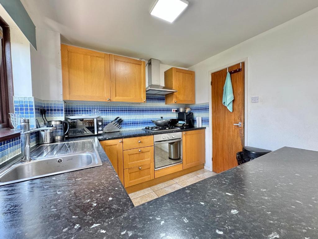 3 Bedroom Semi-Detached for Sale in West Bromwich, B71 1EF