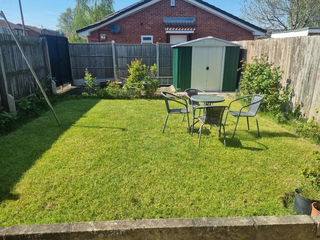 3 Bedroom Semi-Detached for Sale in West Bromwich, B71 1EF