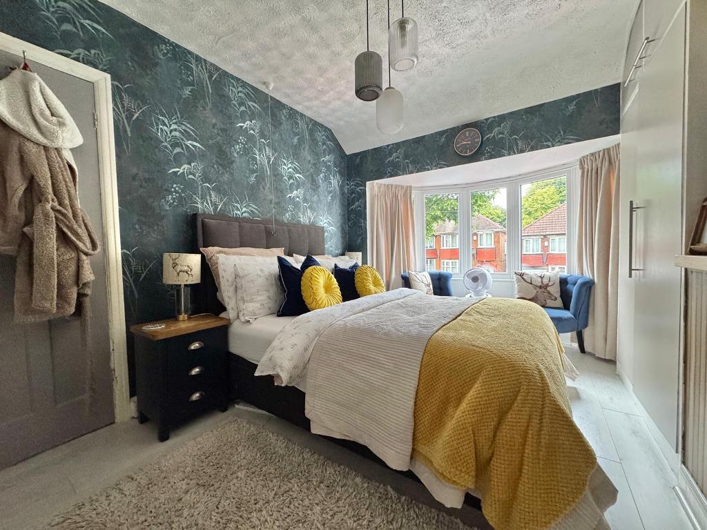3 Bedroom Semi-Detached for Sale in West Bromwich, B71 2QG