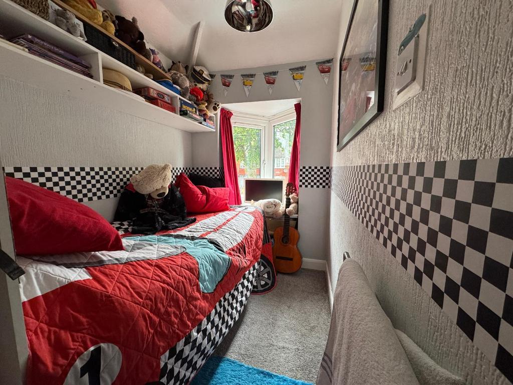 3 Bedroom Semi-Detached for Sale in West Bromwich, B71 2QG