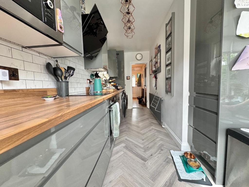 3 Bedroom Semi-Detached for Sale in West Bromwich, B71 2QG
