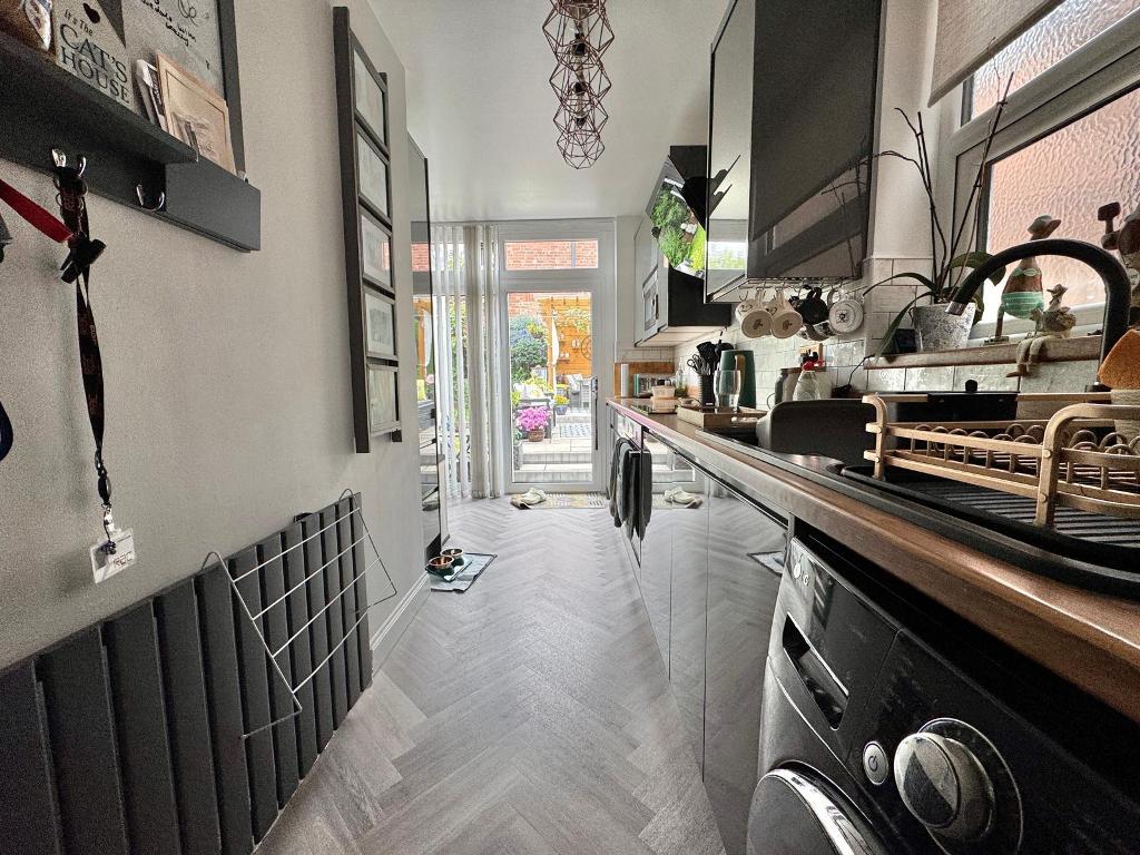 3 Bedroom Semi-Detached for Sale in West Bromwich, B71 2QG