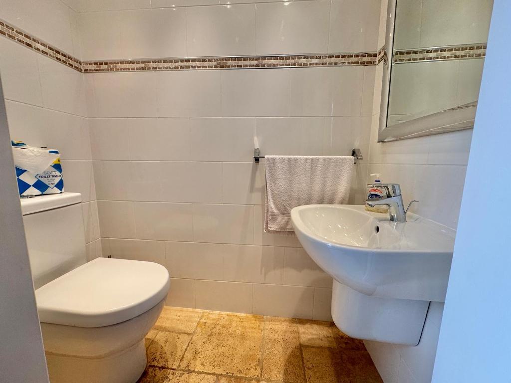 3 Bedroom Detached for Sale in West Bromwich, B71 4DJ