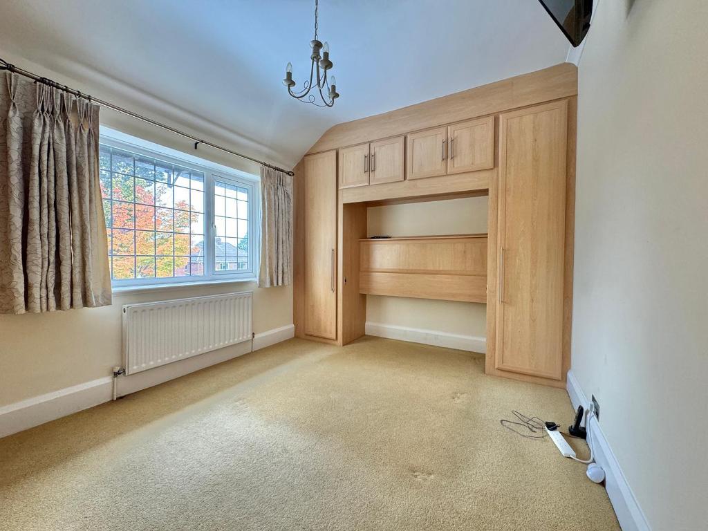 3 Bedroom Detached for Sale in West Bromwich, B71 4DJ