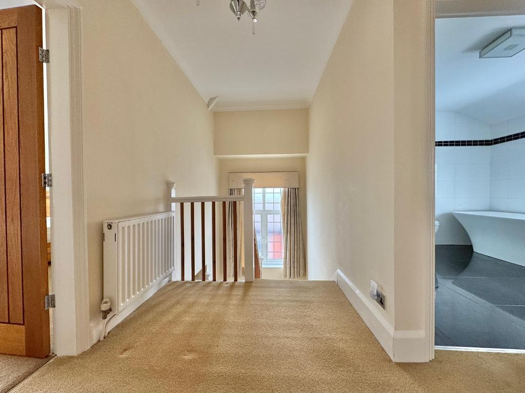 3 Bedroom Detached for Sale in West Bromwich, B71 4DJ