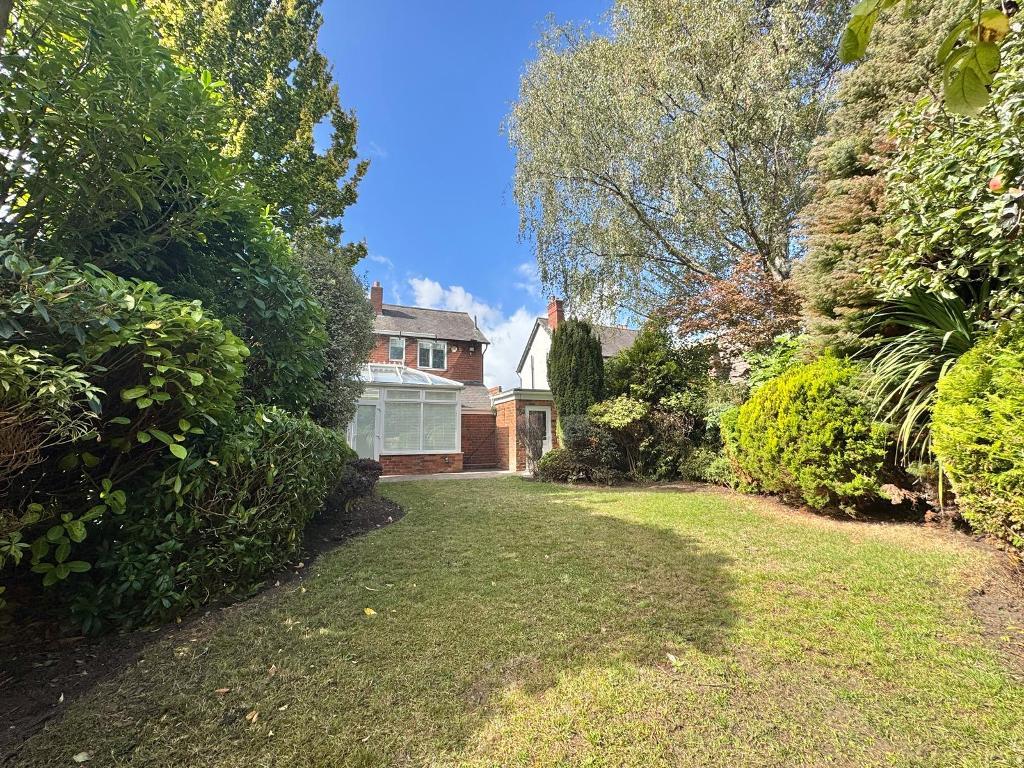 3 Bedroom Detached for Sale in West Bromwich, B71 4DJ