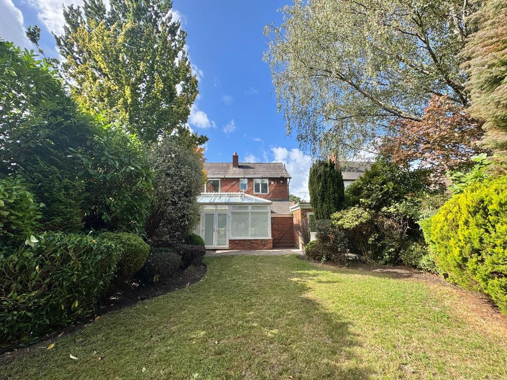 3 Bedroom Detached for Sale in West Bromwich, B71 4DJ