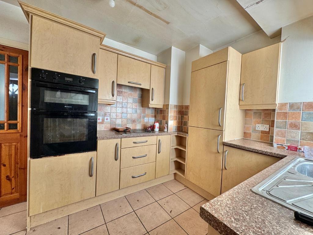 3 Bedroom Detached for Sale in Wednesbury, WS10 0BD