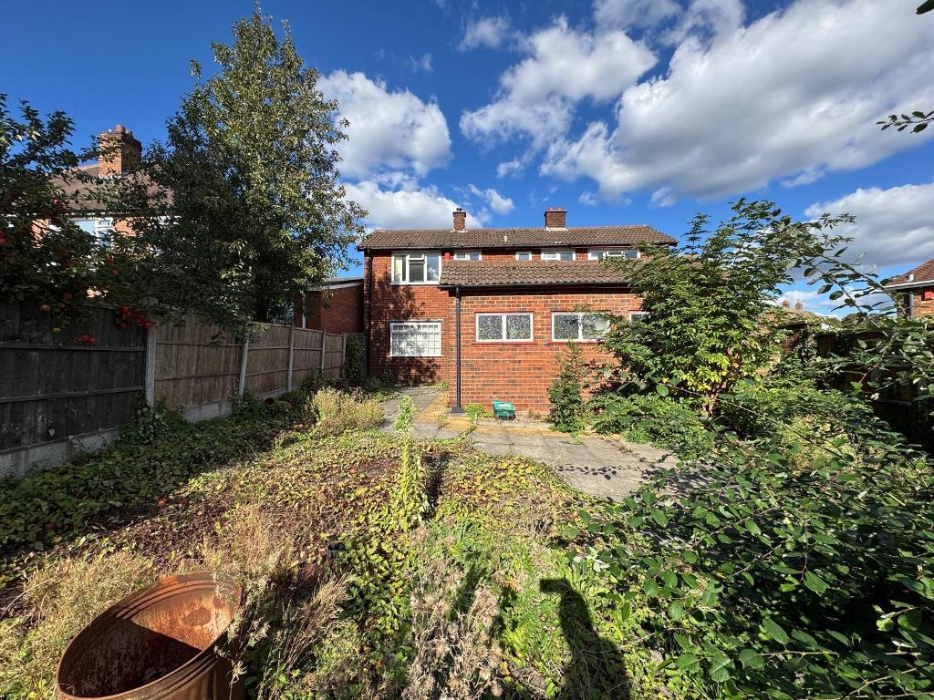 3 Bedroom Detached for Sale in Wednesbury, WS10 0BD