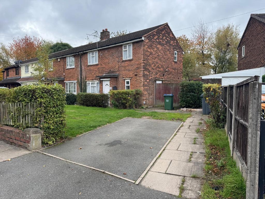 3 Bedroom End Terraced to Rent in West Bromwich, B70 0JS