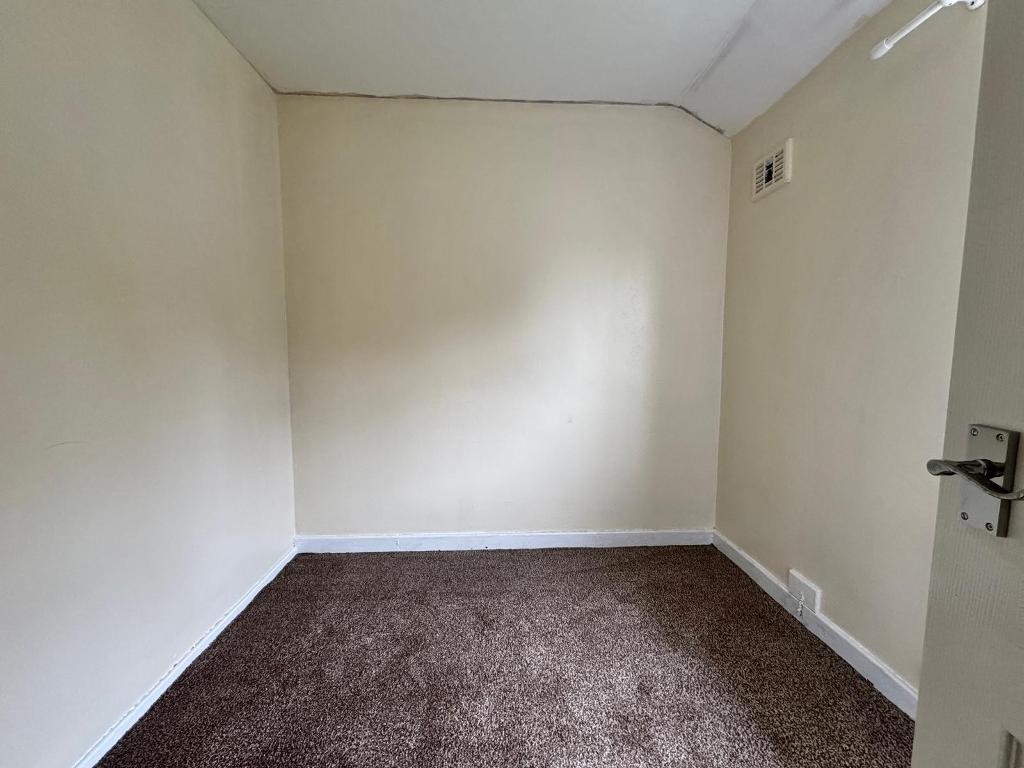 3 Bedroom End Terraced to Rent in West Bromwich, B70 0JS