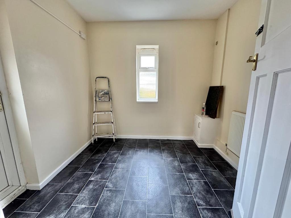 3 Bedroom End Terraced to Rent in West Bromwich, B70 0JS