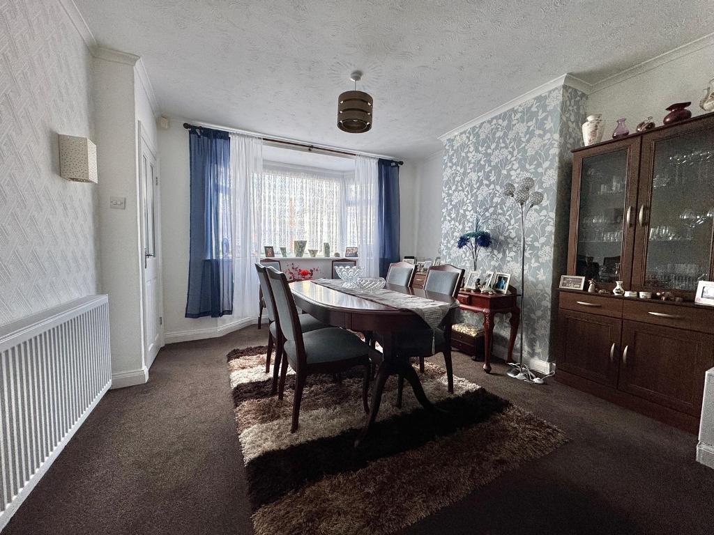 3 Bedroom Semi-Detached for Sale in West Bromwich, B71 2QL