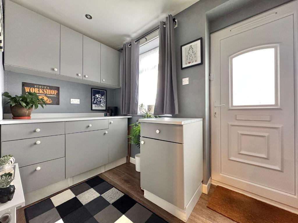 3 Bedroom Semi-Detached for Sale in West Bromwich, B71 2QL