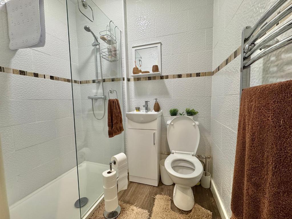 3 Bedroom Semi-Detached for Sale in West Bromwich, B71 2QL