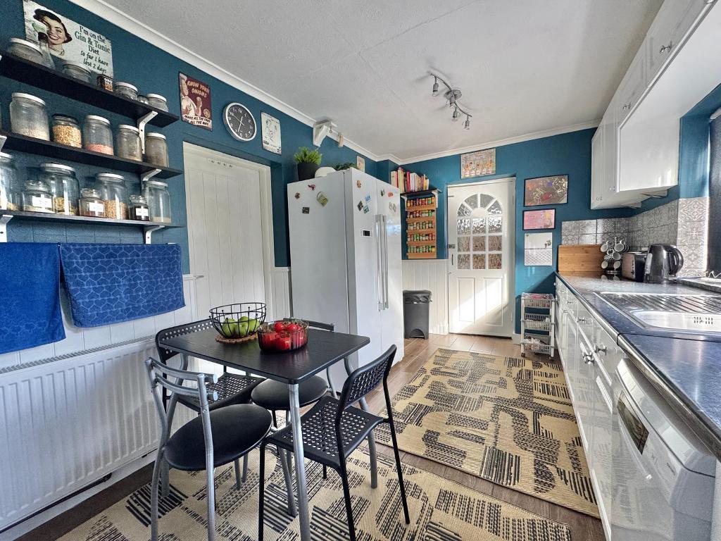 3 Bedroom Semi-Detached for Sale in West Bromwich, B71 2QL