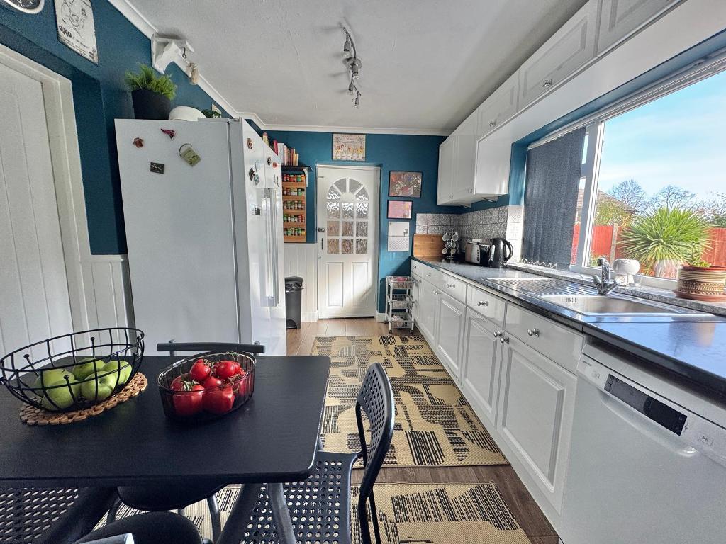 3 Bedroom Semi-Detached for Sale in West Bromwich, B71 2QL