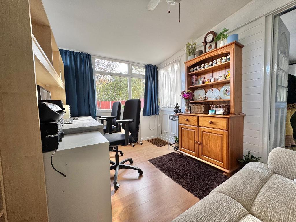 3 Bedroom Semi-Detached for Sale in West Bromwich, B71 2QL