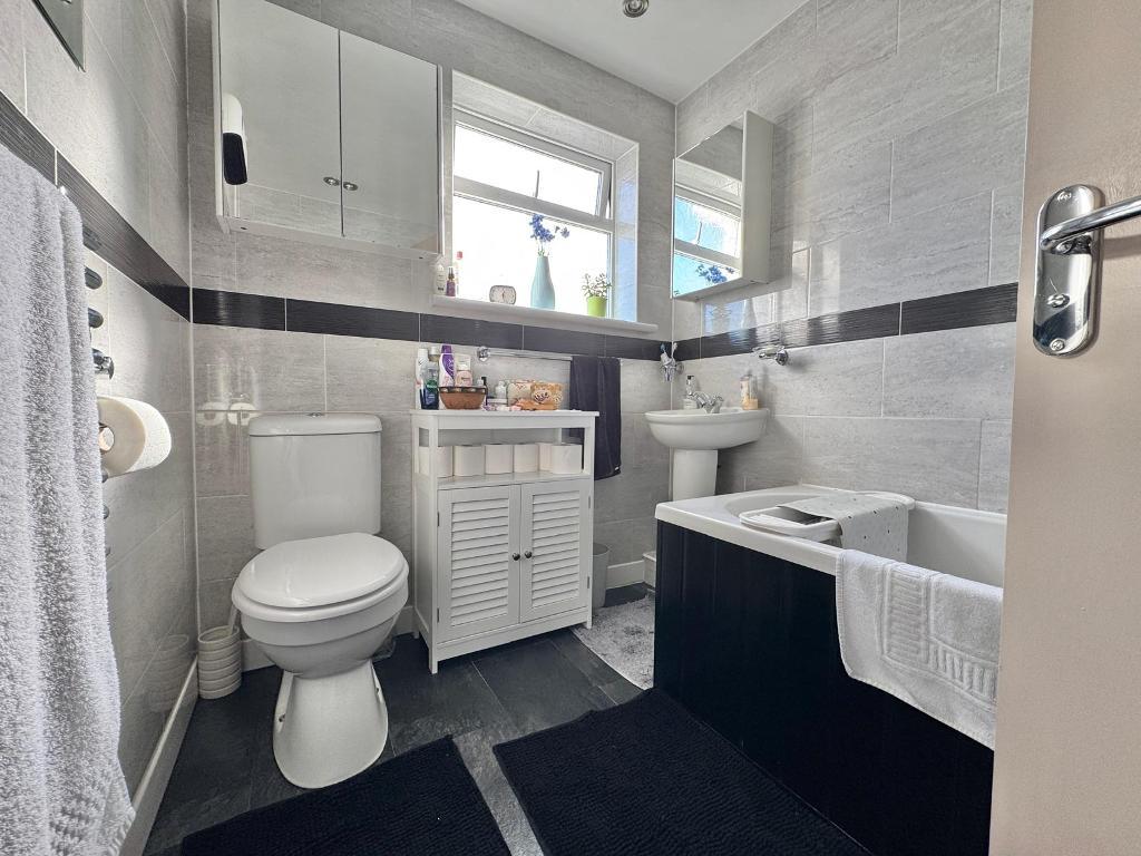 3 Bedroom Semi-Detached for Sale in West Bromwich, B71 2QL