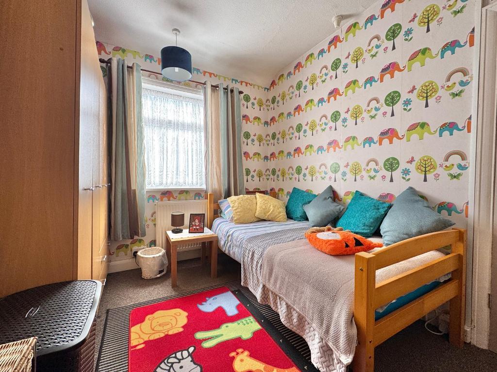 3 Bedroom Semi-Detached for Sale in West Bromwich, B71 2QL