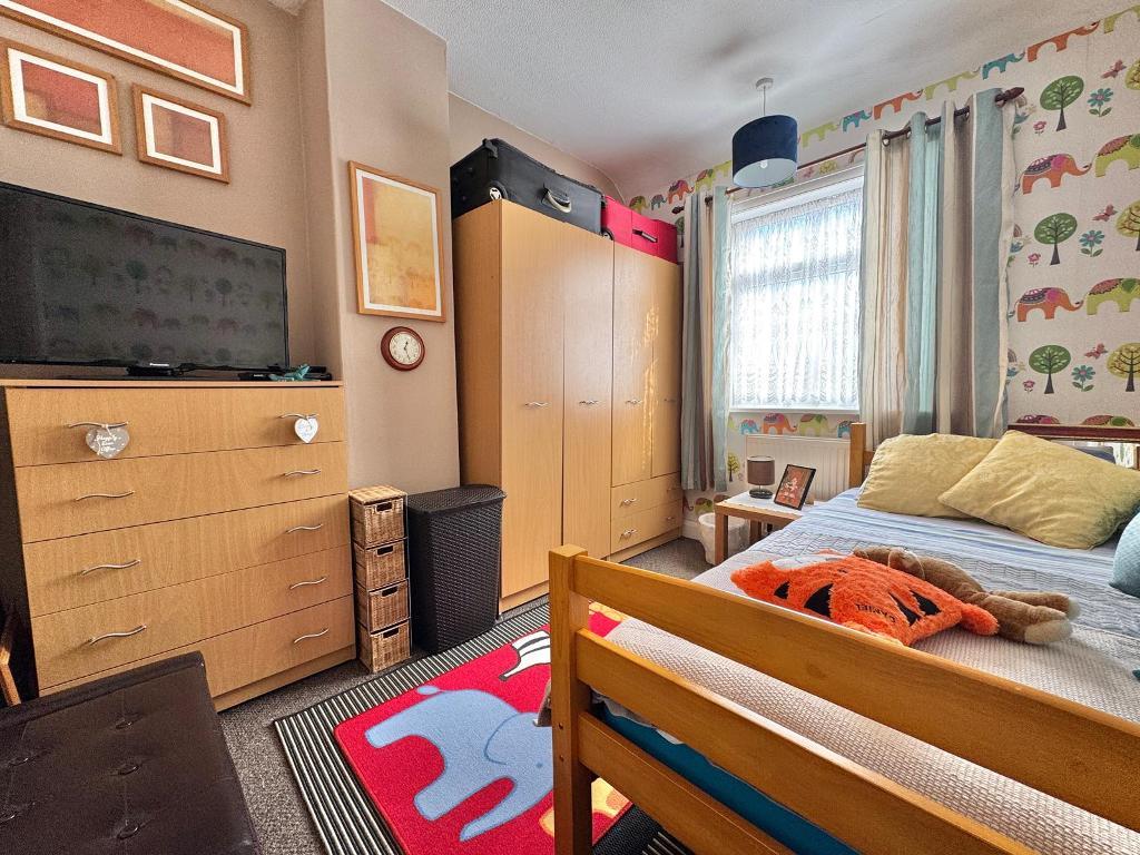 3 Bedroom Semi-Detached for Sale in West Bromwich, B71 2QL