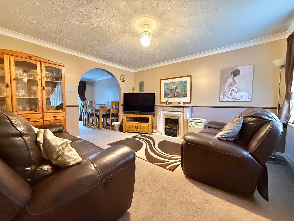 3 Bedroom Semi-Detached for Sale in West Bromwich, B71 3TE