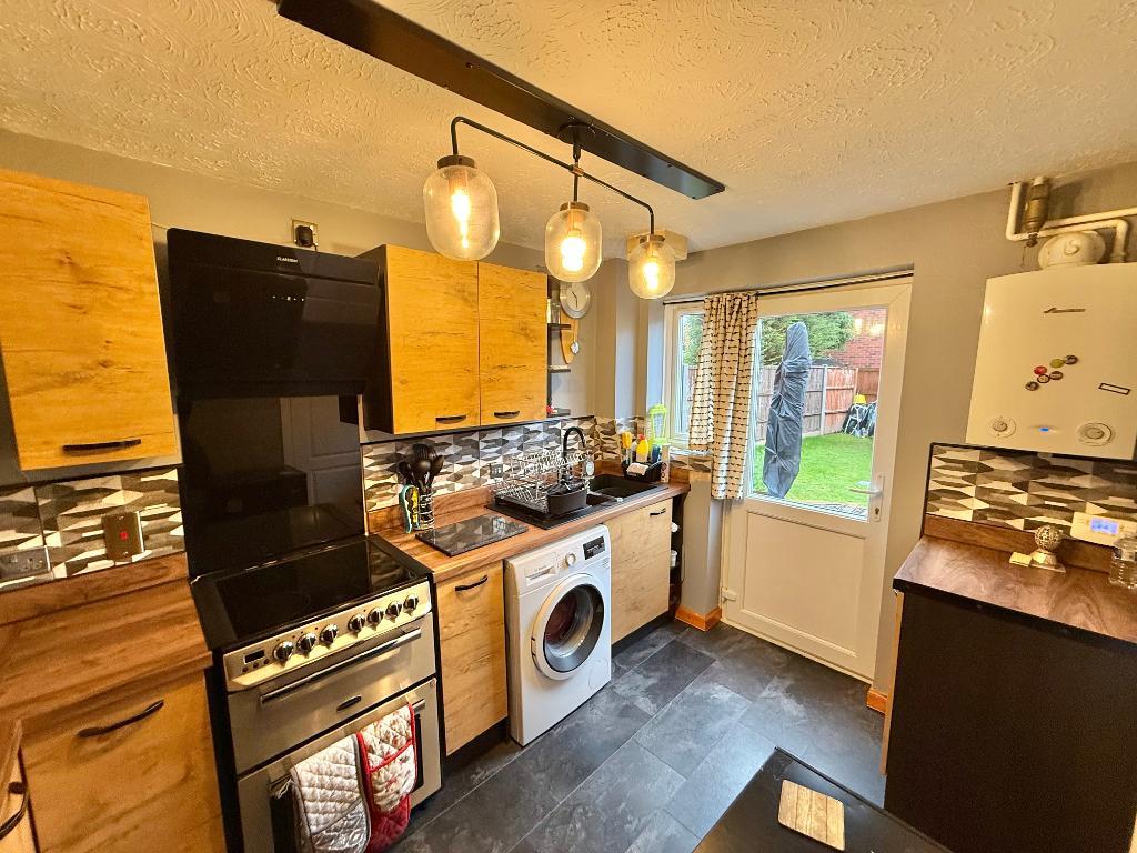 3 Bedroom Semi-Detached for Sale in West Bromwich, B71 3TE