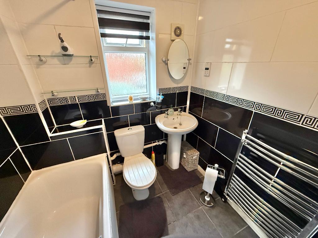 3 Bedroom Semi-Detached for Sale in West Bromwich, B71 3TE
