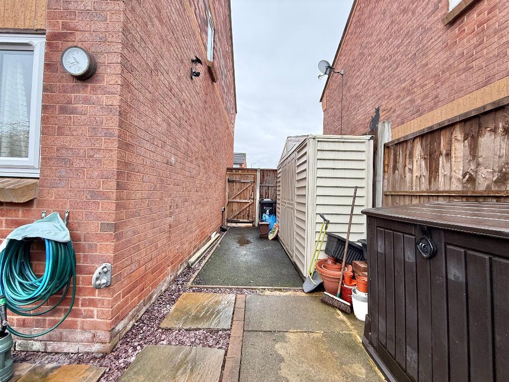 3 Bedroom Semi-Detached for Sale in West Bromwich, B71 3TE