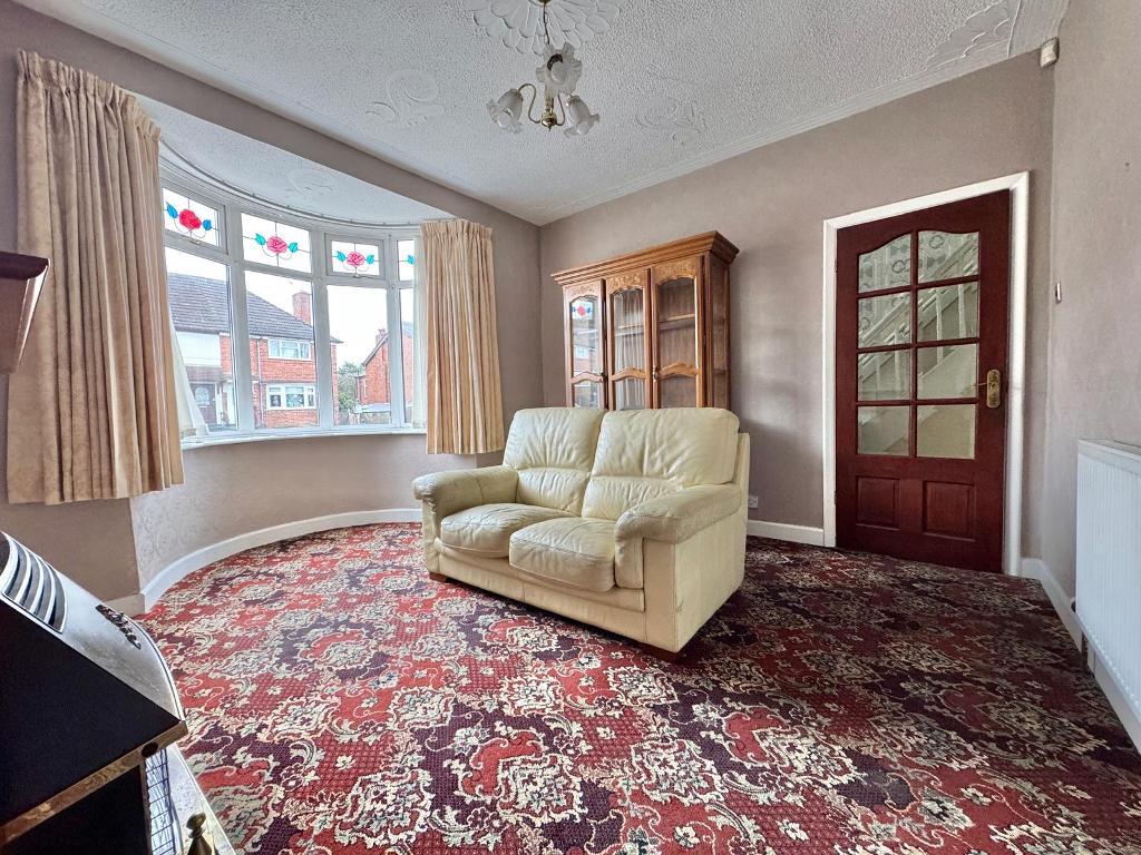 3 Bedroom Semi-Detached for Sale in West Bromwich, B71 3HX