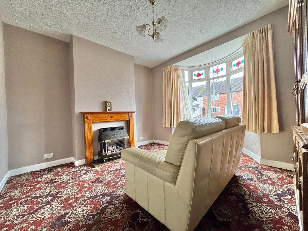 3 Bedroom Semi-Detached for Sale in West Bromwich, B71 3HX