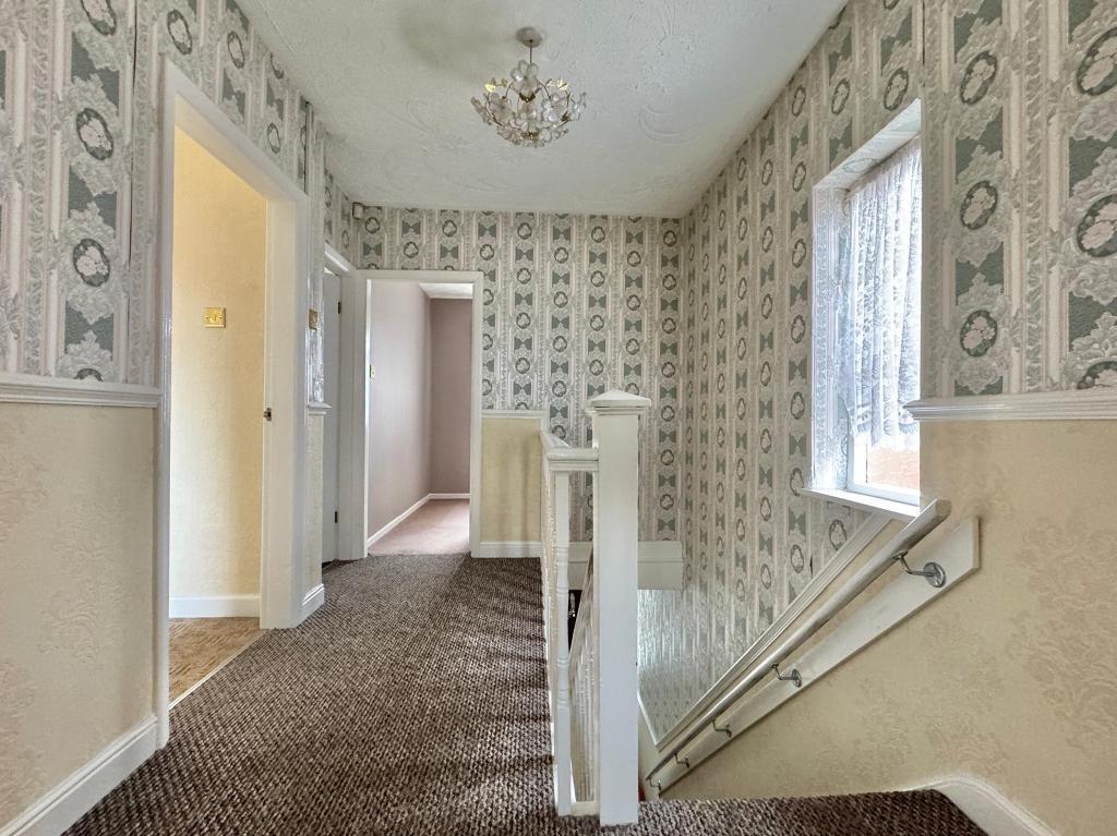 3 Bedroom Semi-Detached for Sale in West Bromwich, B71 3HX